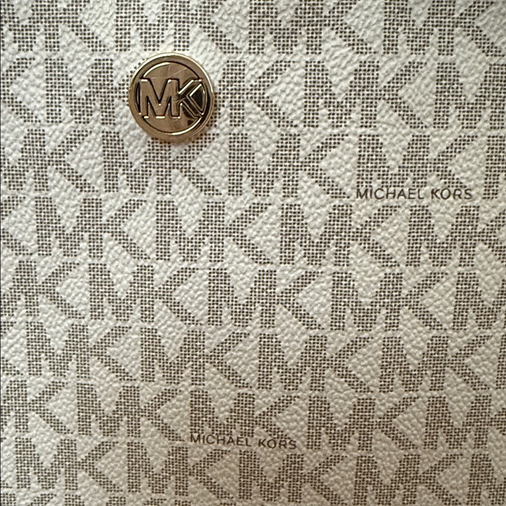 Michael Kors Briley Small Logo Messenger Bag in the vanilla color. Crossbody Bag - Picture 3 of 6